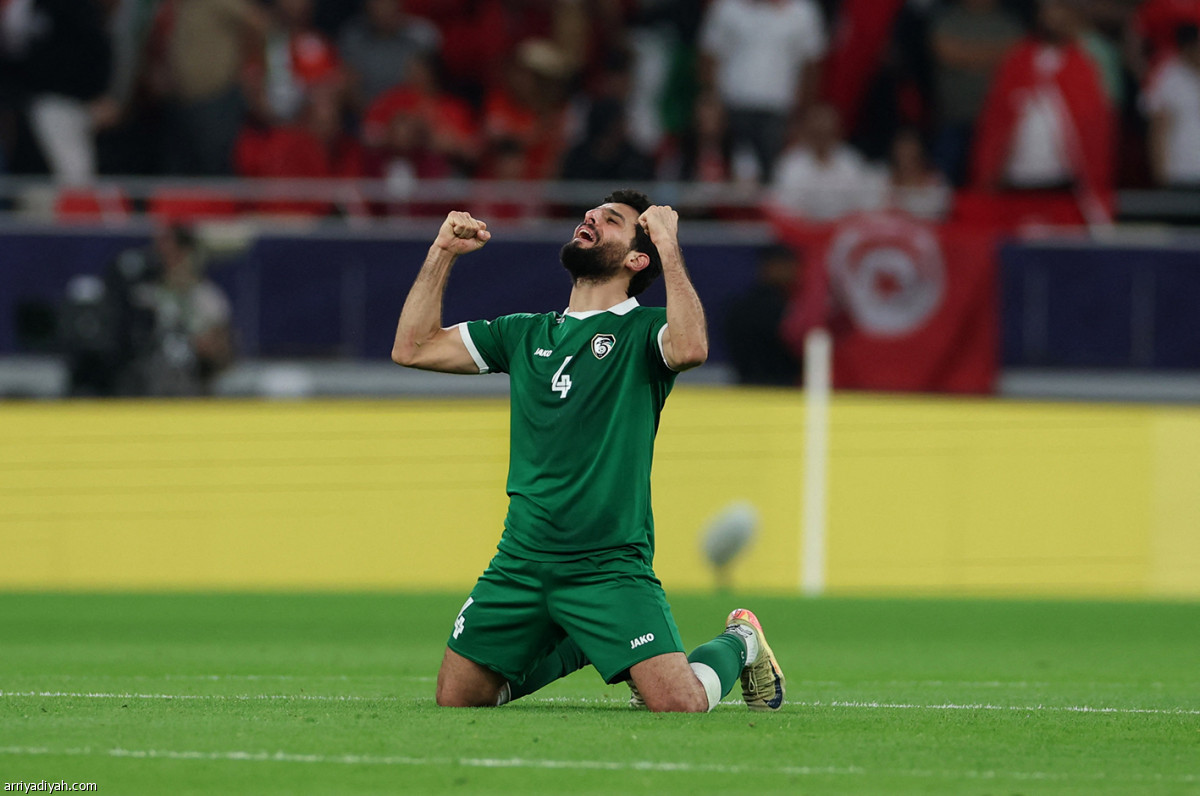 النسور تحلق